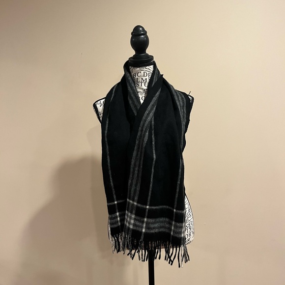 Burberry Unisex Cashmere and Wool Scarf - Picture 1 of 7